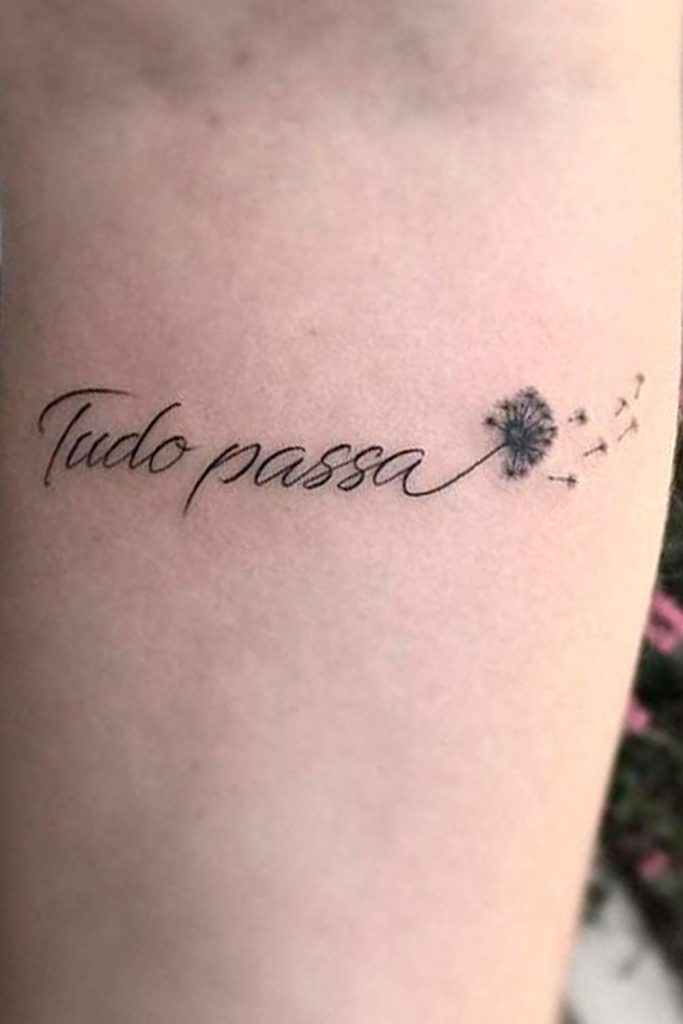 Tatuagem feminina letras no braço site Tattoo And You tattooandyou.com.