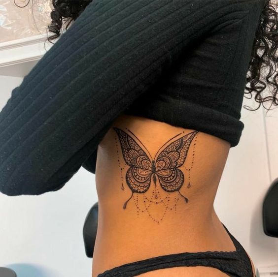 Tatuagem de borboleta na costela site tattooandyou.com