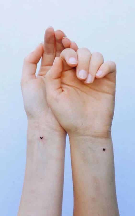 Mini tatuagem de casal coração site tattooandyou.com