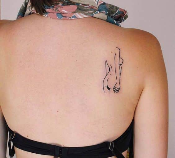 Tatuagem de silhueta feminina nas costas site tattooandyou.com