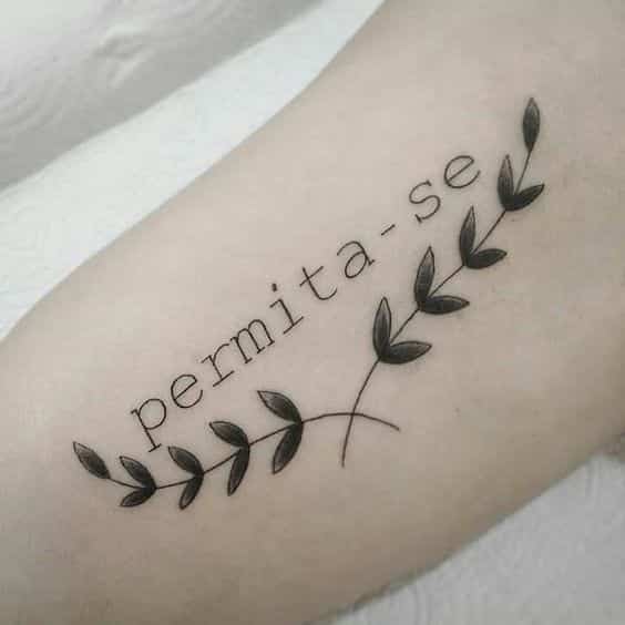 Tatuagem de escrita permita-se feminina tattooandyou.com