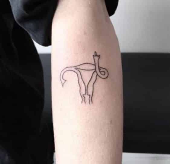 Tatuagem minimalista feminina de útero site tattooandyou.com