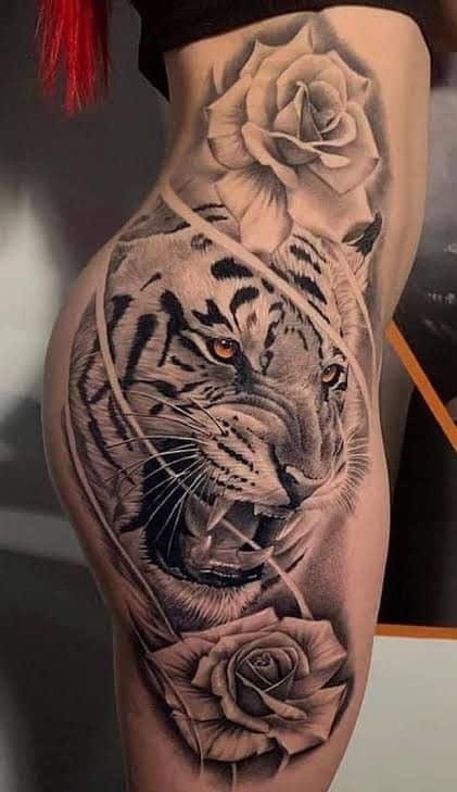 Tatuagem feminina de tigre com novo preto e cinza realista site tattooandyou.com