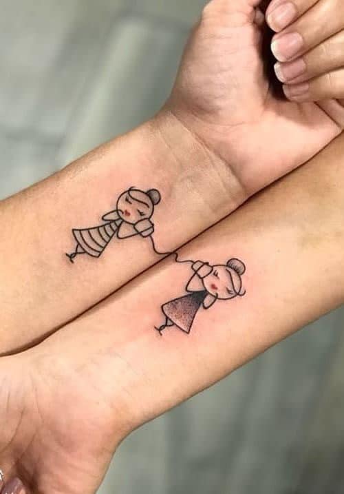 as tattoos mais delicadas e lindas de mãe e filha boneco mãe e filha