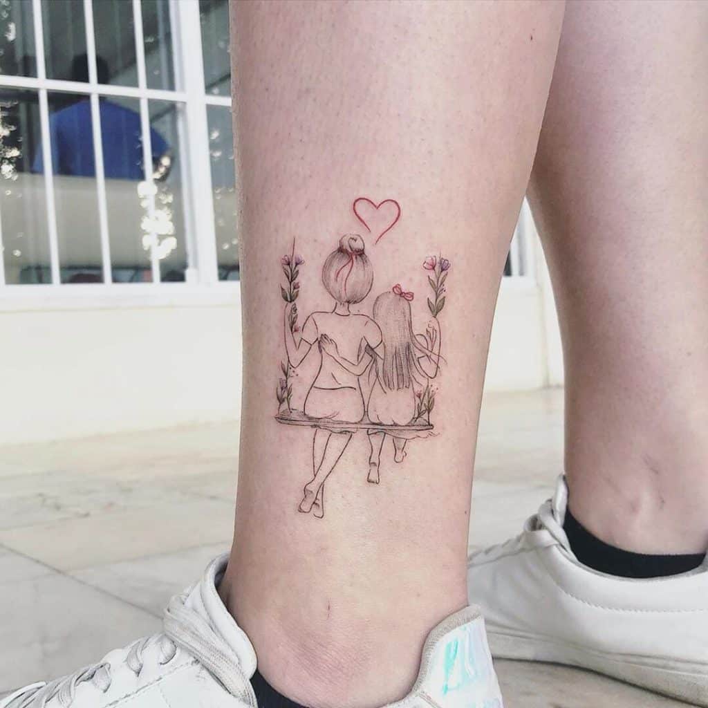 as tattoos mais delicadas e lindas de mãe e filha mãe e filha no balanço