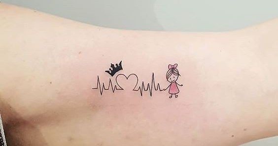 as tatuagens de filhos mais bonitas do mundo desenho de criança e cardiograma