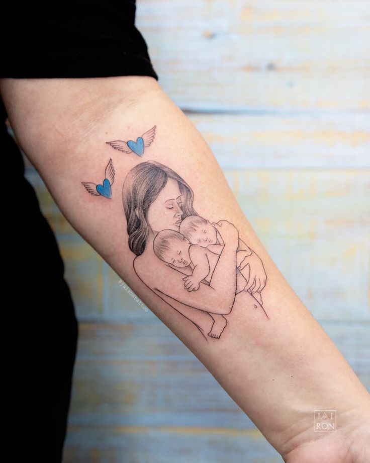 as tatuagens de filhos mais bonitas do mundo mãe com bebes