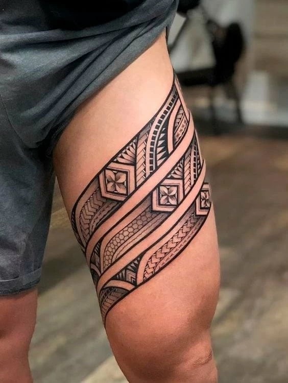 tatuagens na coxa masculina mais bonitas do momento tribal