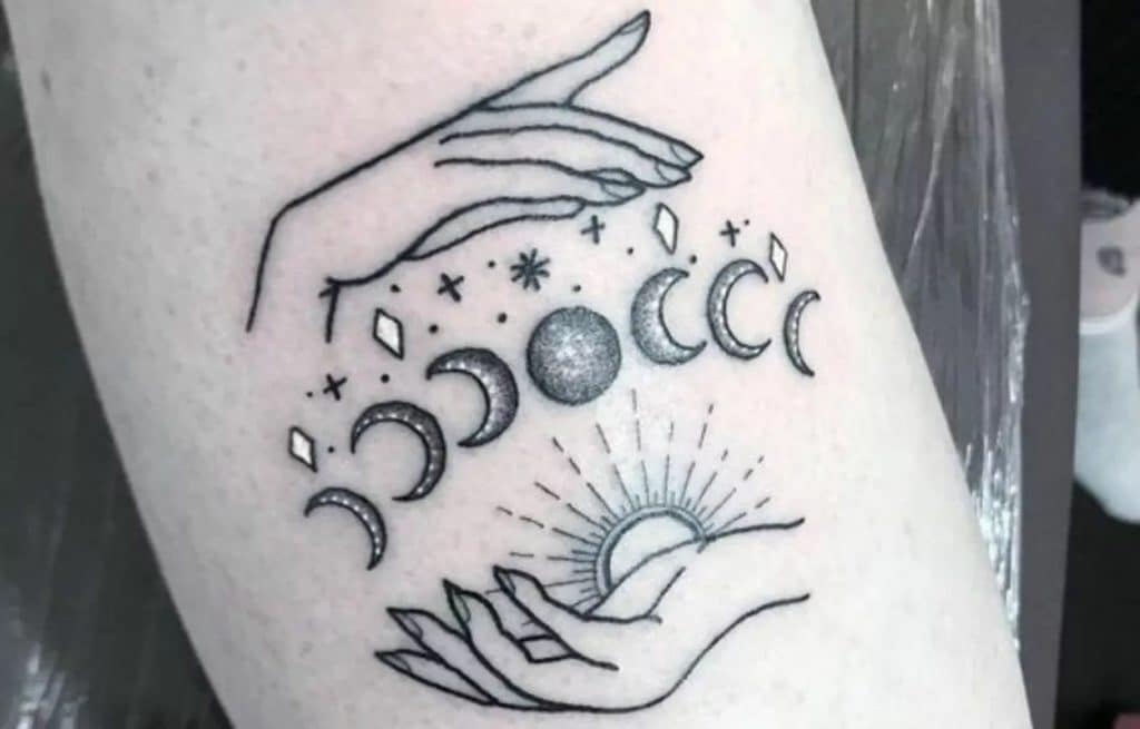 as mais bonitas e diversas tatuagens de lua fases da lua mãos