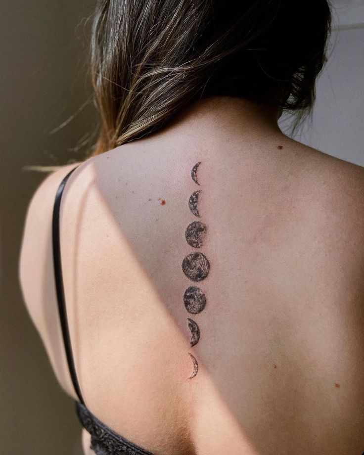 as mais bonitas e diversas tatuagens de lua fases da lua