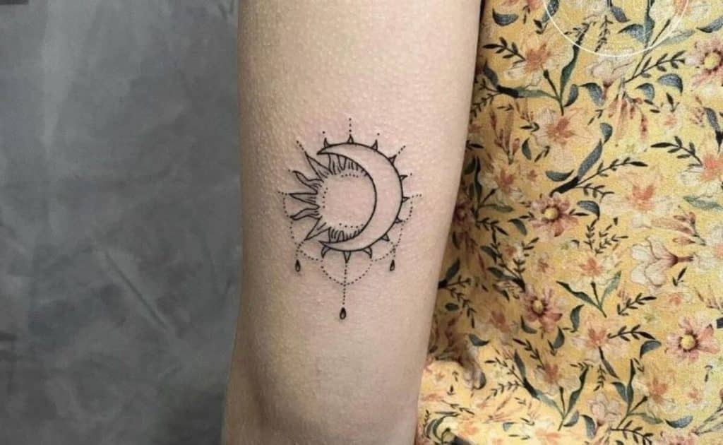 as mais bonitas e diversas tatuagens de lua lua com sol