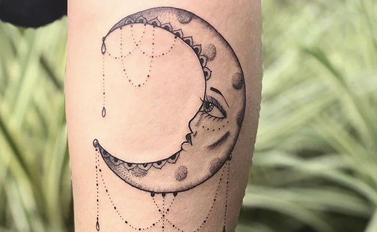 as mais bonitas e diversas tatuagens de lua lua com rosto