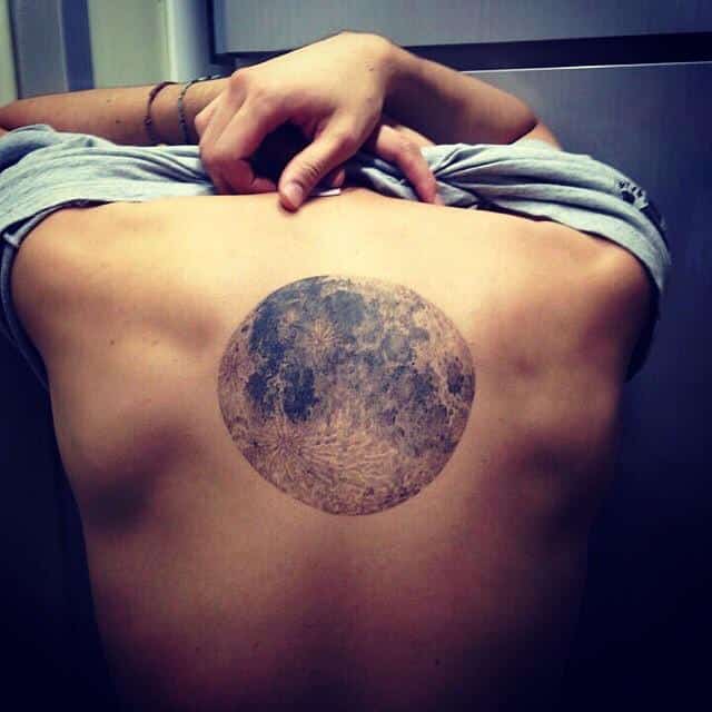 as mais bonitas e diversas tatuagens de lua lua completa