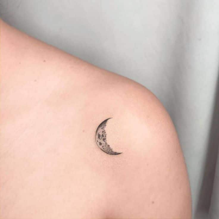 as mais bonitas e diversas tatuagens de lua meia lua