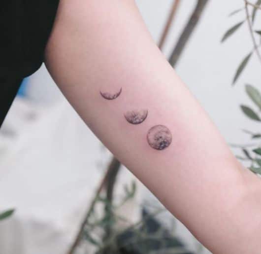 as mais bonitas e diversas tatuagens de lua tres luas