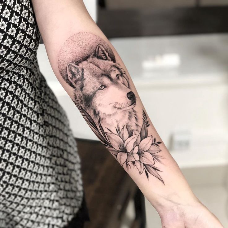 as mais bonitas e novas tatuagens de lobo lobo e ramo de flores