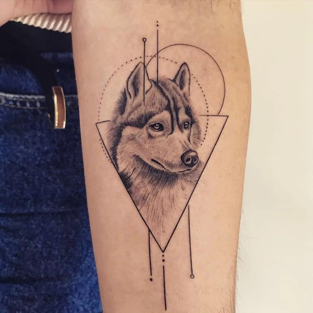 as mais bonitas e novas tatuagens de lobo lobo triangulo