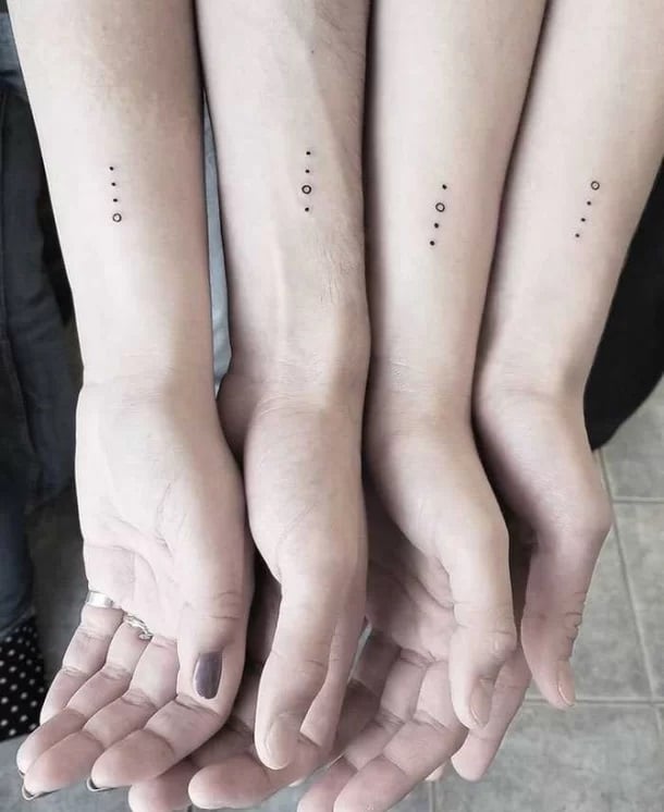 as mais bonitas tatuagens de irmãos pontinhos