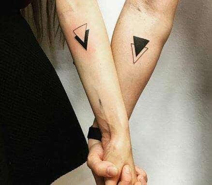 as mais bonitas tatuagens de irmãos triangulo