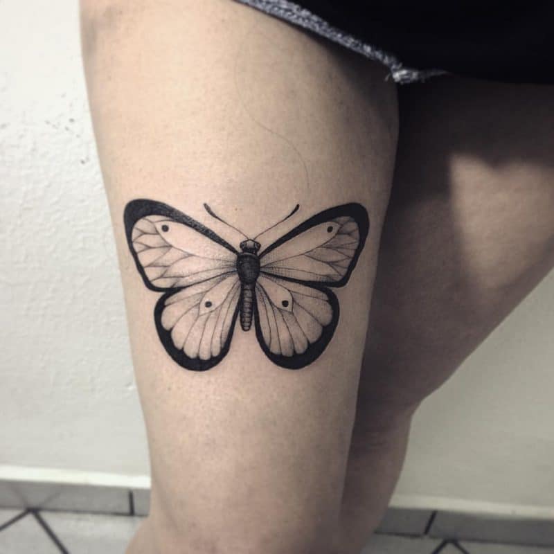 as mais lindas tatuagens na coxa feminina borboleta grande