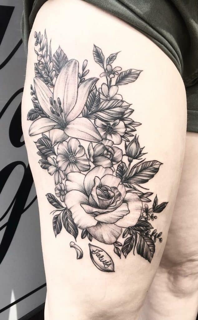 as mais lindas tatuagens na coxa feminina floral grande