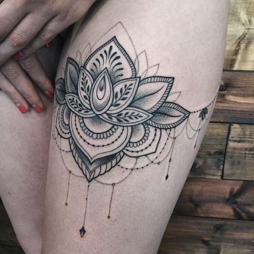 as mais lindas tatuagens na coxa feminina flores indianos