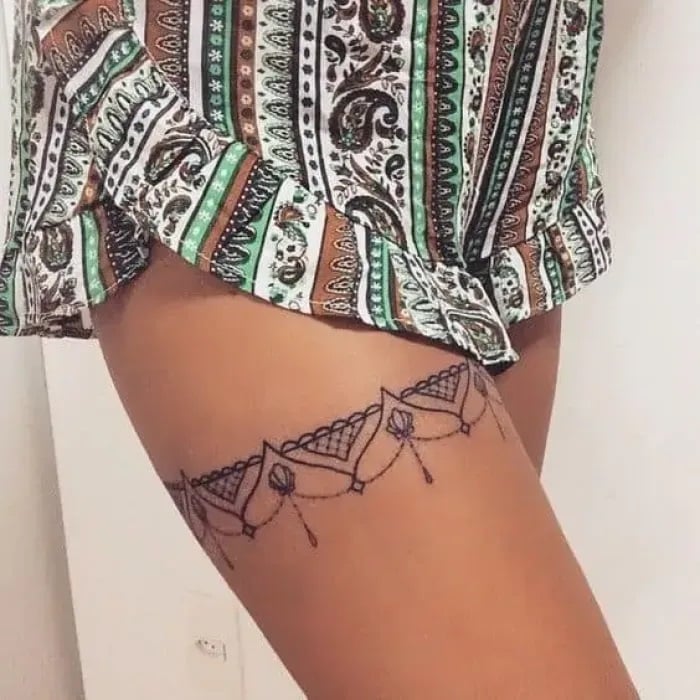 as mais lindas tatuagens na coxa feminina joias e colar