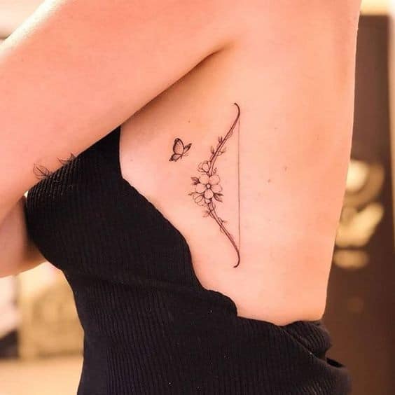 as melhores tatuagens femininas na costela flecha