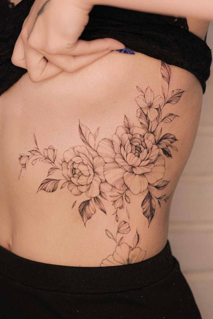 as melhores tatuagens femininas na costela floral