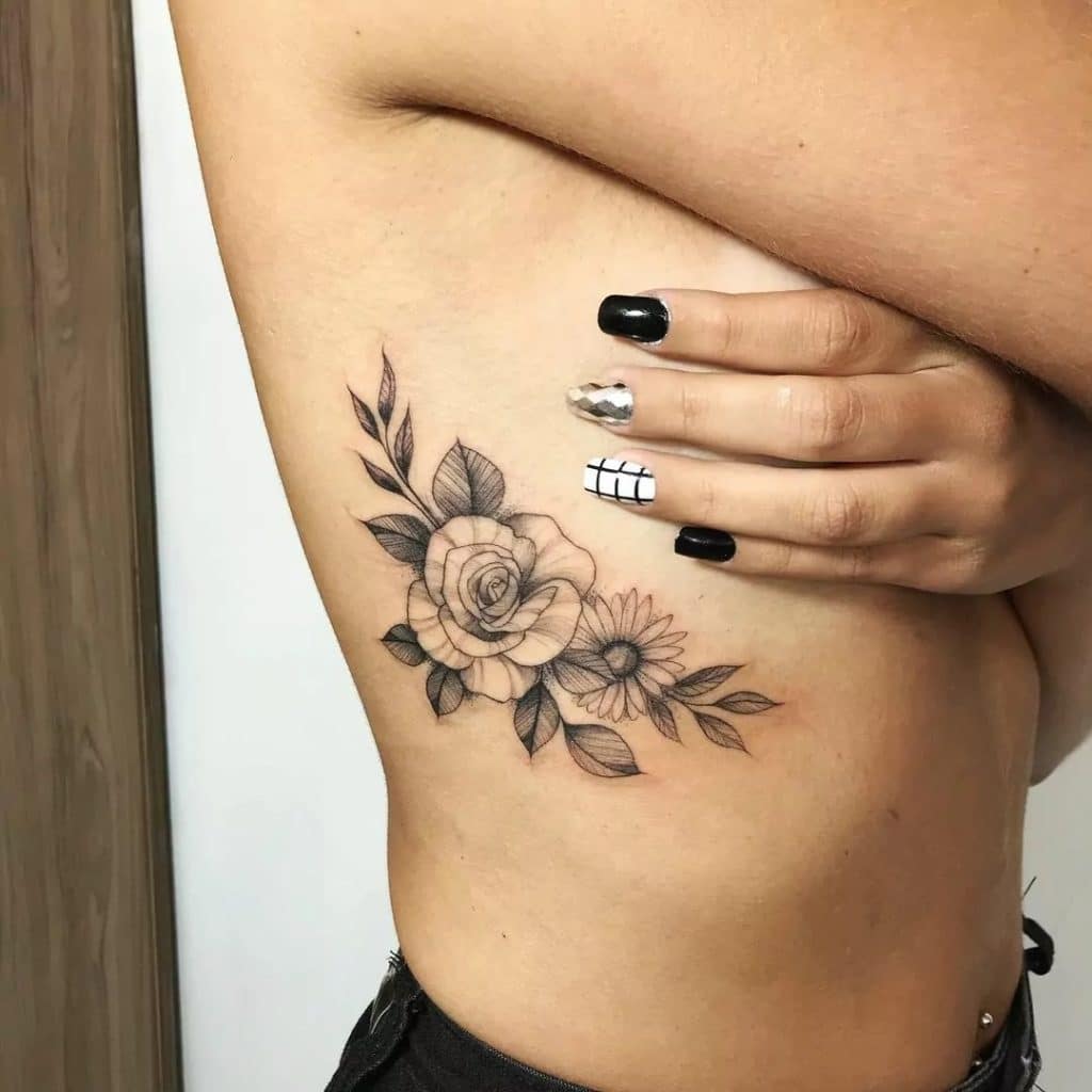 as melhores tatuagens femininas na costela ramo de rosas e flores