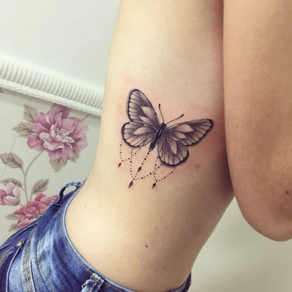 as melhores tatuagens para costela feminina borboleta