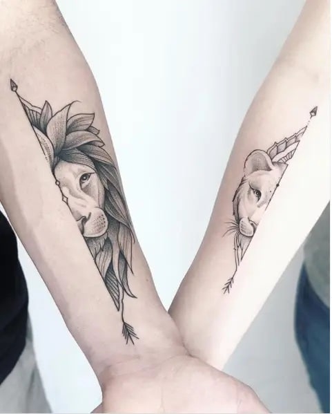 as tatuagens de casal mais bonitas da atualidade leão loa metade