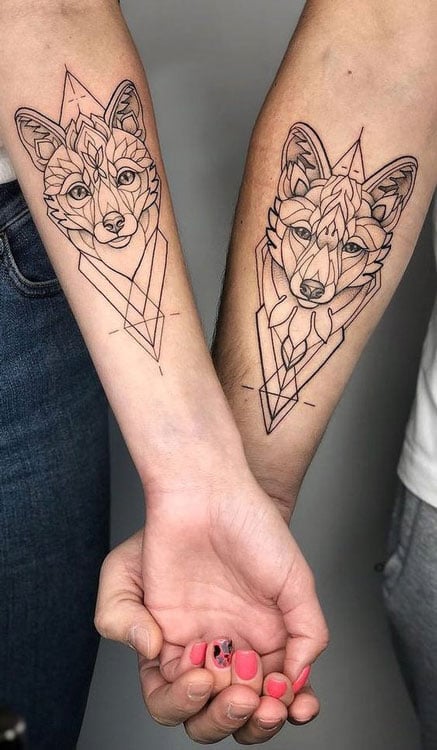 as tatuagens de casal mais bonitas da atualidade lobo linha