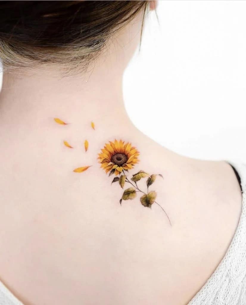 as tatuagens de girassol mais lindas e delicadas girassol nas costas