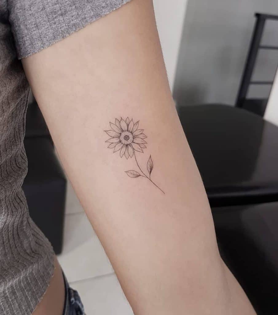 as tatuagens de girassol mais lindas e delicadas pontilhado