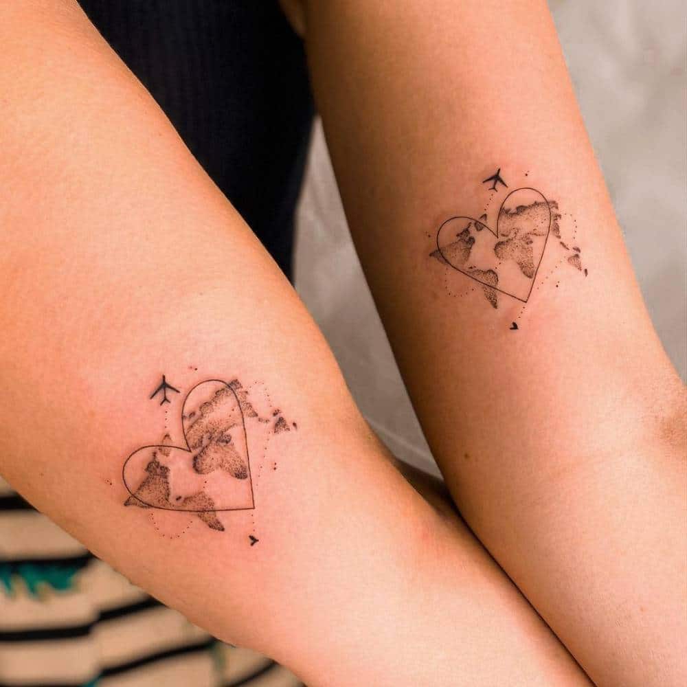 as tatuagens de mãe e filha mais perfeitas e delicadas coração mapa mundi