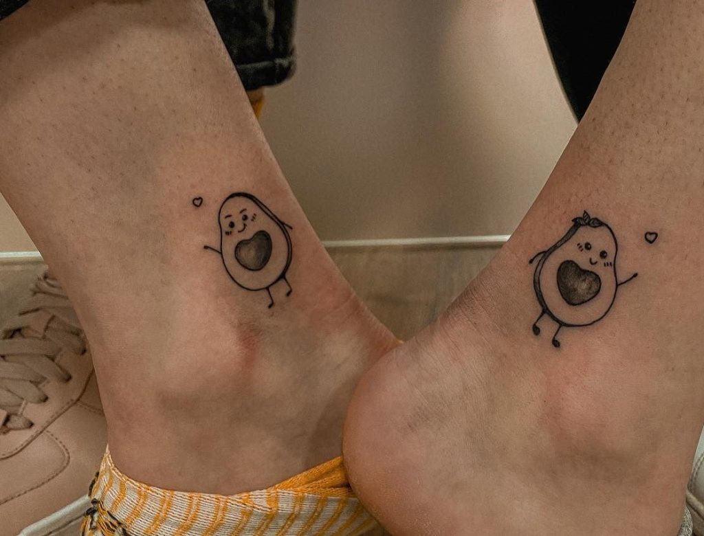 como escolher e manter uma tatuagem de casal ideias, dicas e mais abacate