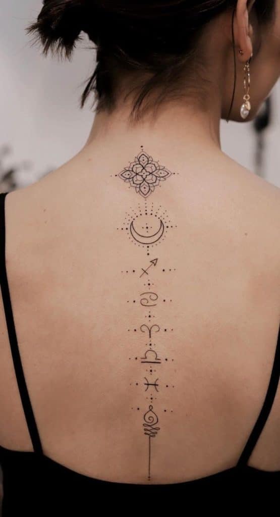 conheça tatuagens femininas delicadas para expressar sua personalidade linha vertical lua