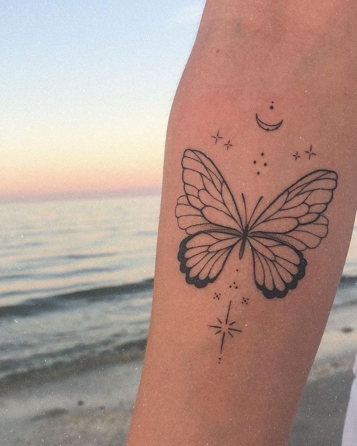 conheça tatuagens femininas delicadas para expressar sua personalidade! borboleta