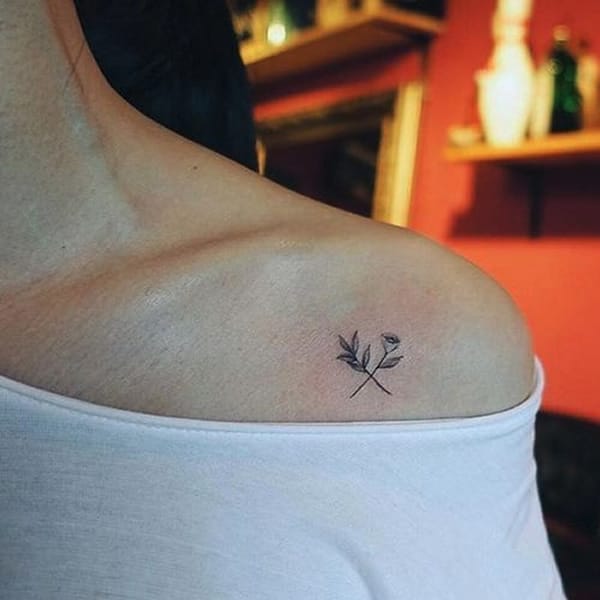 conheça tatuagens femininas delicadas para expressar sua personalidade flor e ramo
