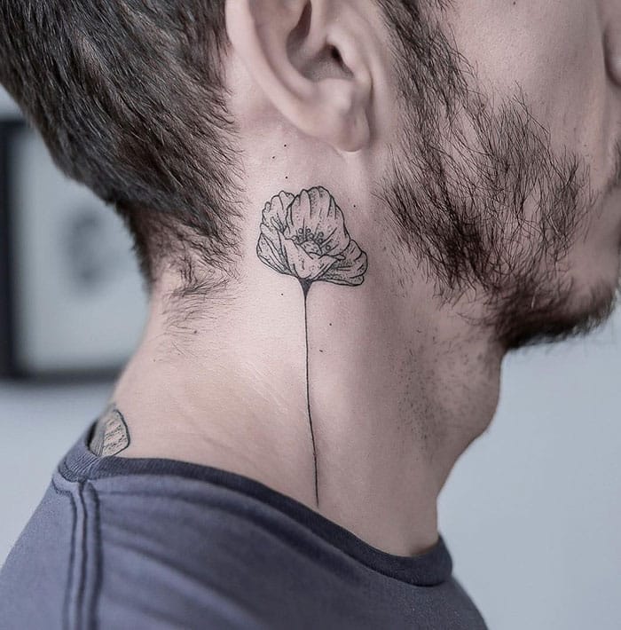 conheça as implicações sociais e profissionais da tatuagem no pescoço rosa