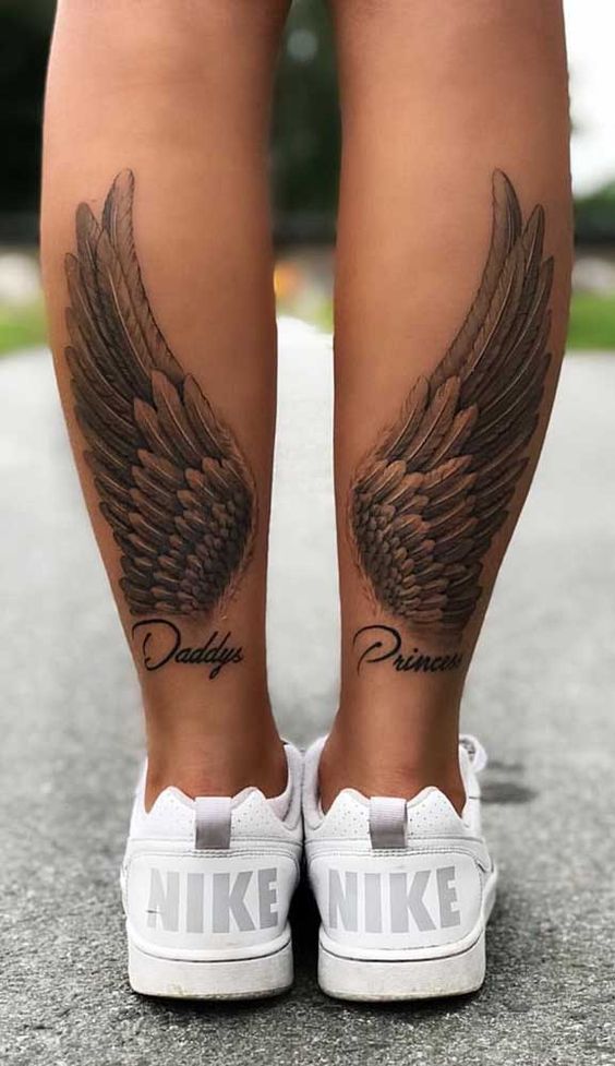 conheça as principais considerações ao escolher a tatuagem na perna asas