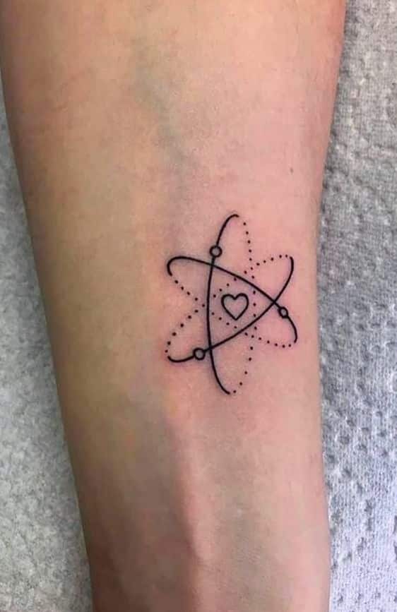 descubra os encantos das tatuagens pequenas discretas e preciosas nucleo materia