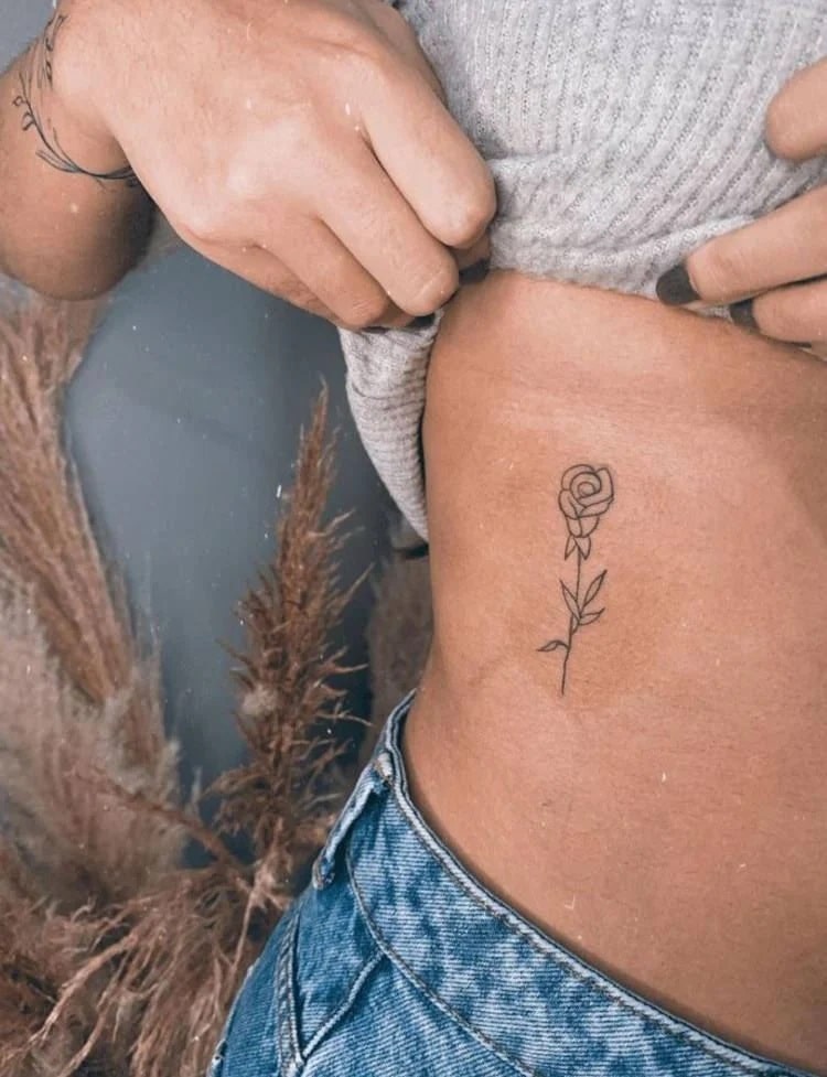 descubra os encantos das tatuagens pequenas discretas e preciosas rosa