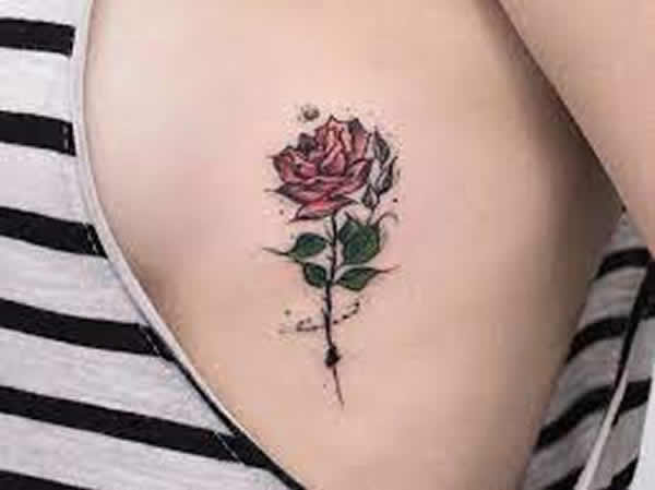 mais bonitas tatuagens de rosa do momento rosa roxa