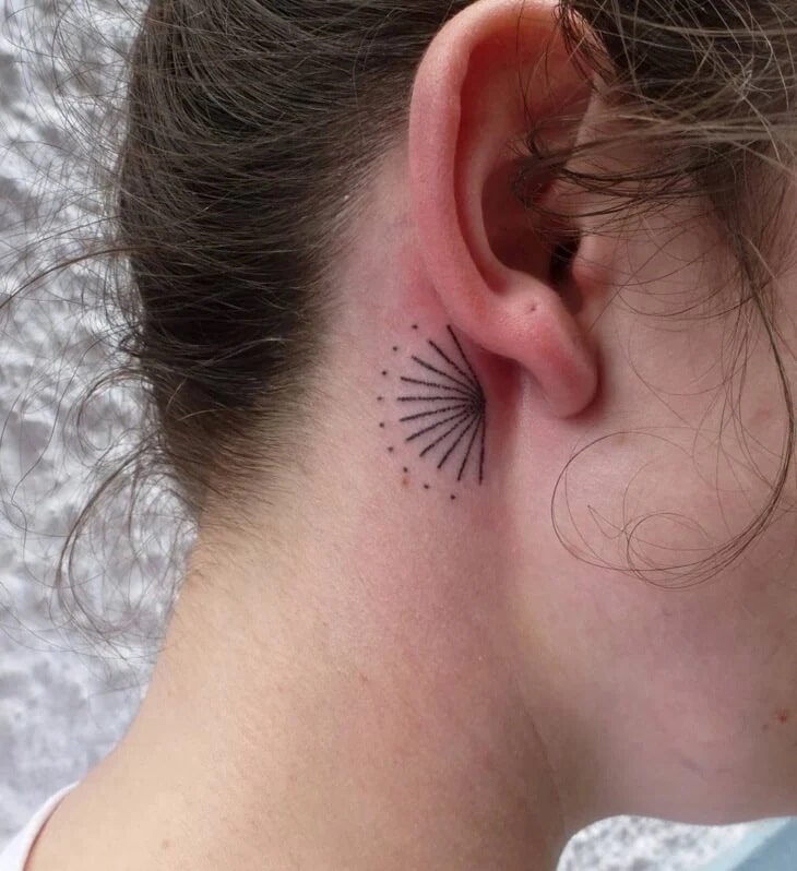 mais inovadoras e lindas tatuagens atrás da orelha leque