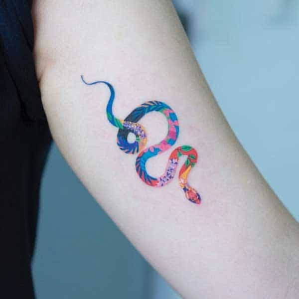 melhores e mais bonitas tatuagens de cobra cobra colorida