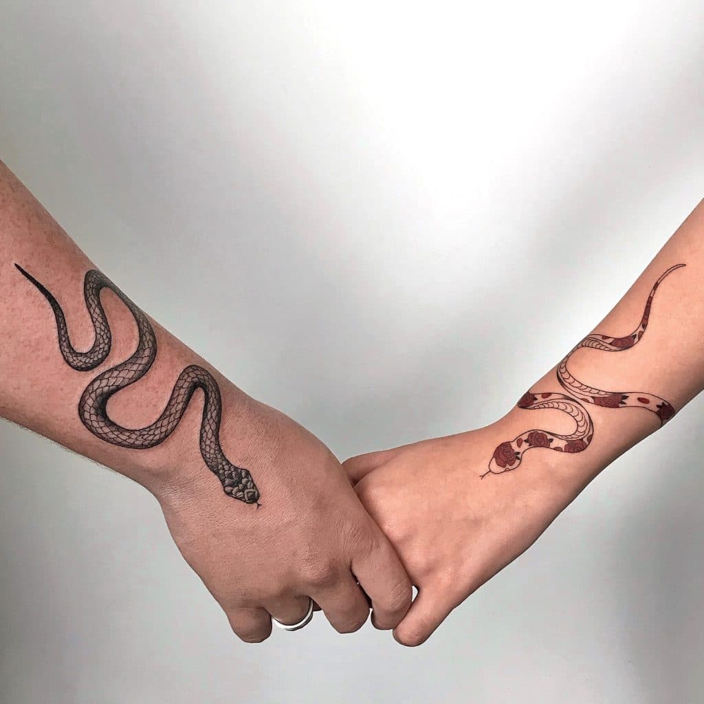 melhores e mais bonitas tatuagens de cobra duas cobras