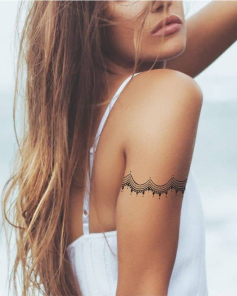 tatuagem feminina no braço uma escolha versátil para expressar sua personalidade e estilo indiana