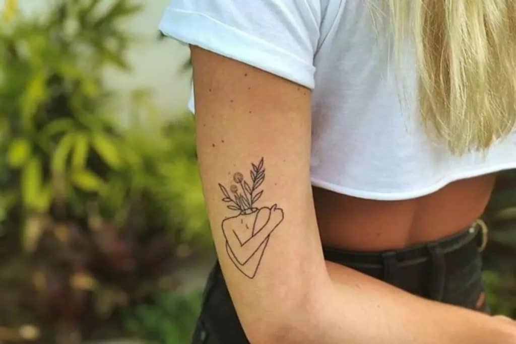 tatuagem feminina no braço uma escolha versátil para expressar sua personalidade e estilo moderno